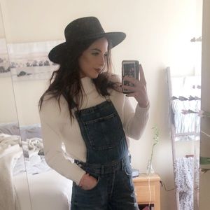 Meet your Posher, Tia